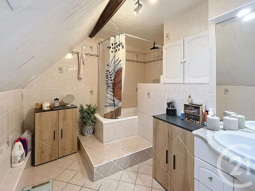 Appartement à BRIE-COMTE-ROBERT
