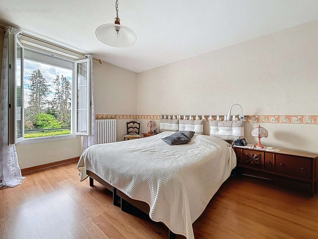 Maison à CONDE-SUR-VIRE