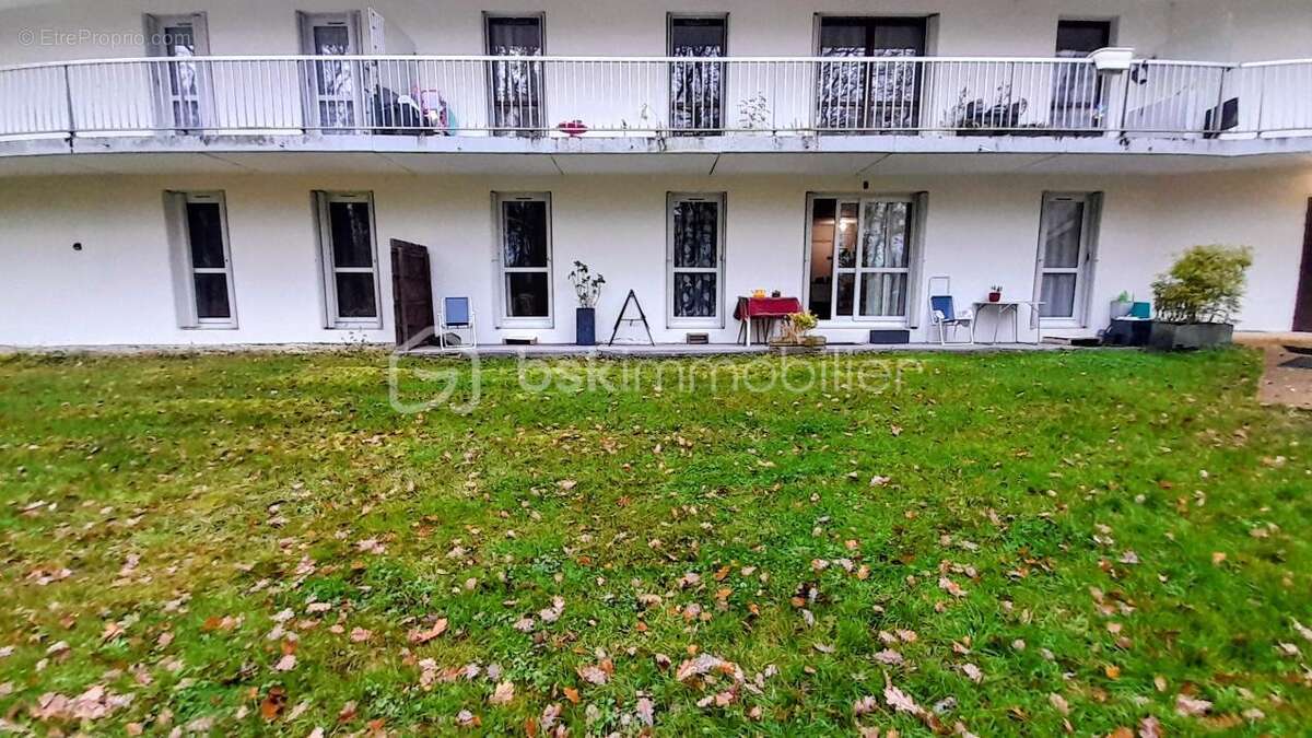 Appartement à VAUX-LE-PENIL