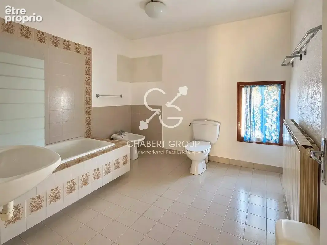 Sénas – mas provençal – 6 pièces – 164 m² habitables – terrain 2,3 ha – 218 m² avec annexes - photo 7