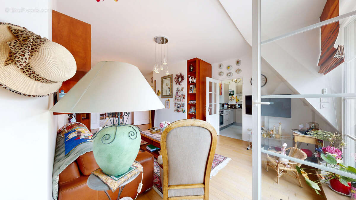 Appartement à LES CLAYES-SOUS-BOIS
