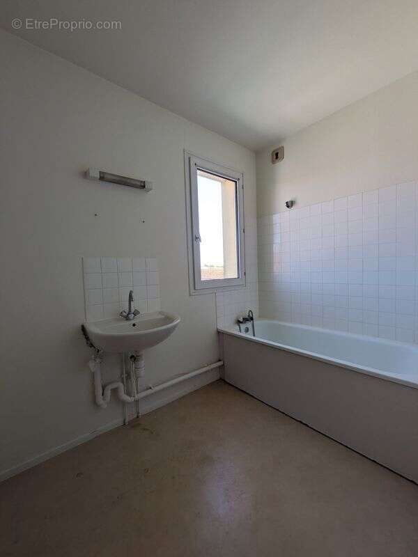 A vendre - romilly sur seine – 26 place des martyrs de la liberation porte n 06 etage n°3 - photo 5