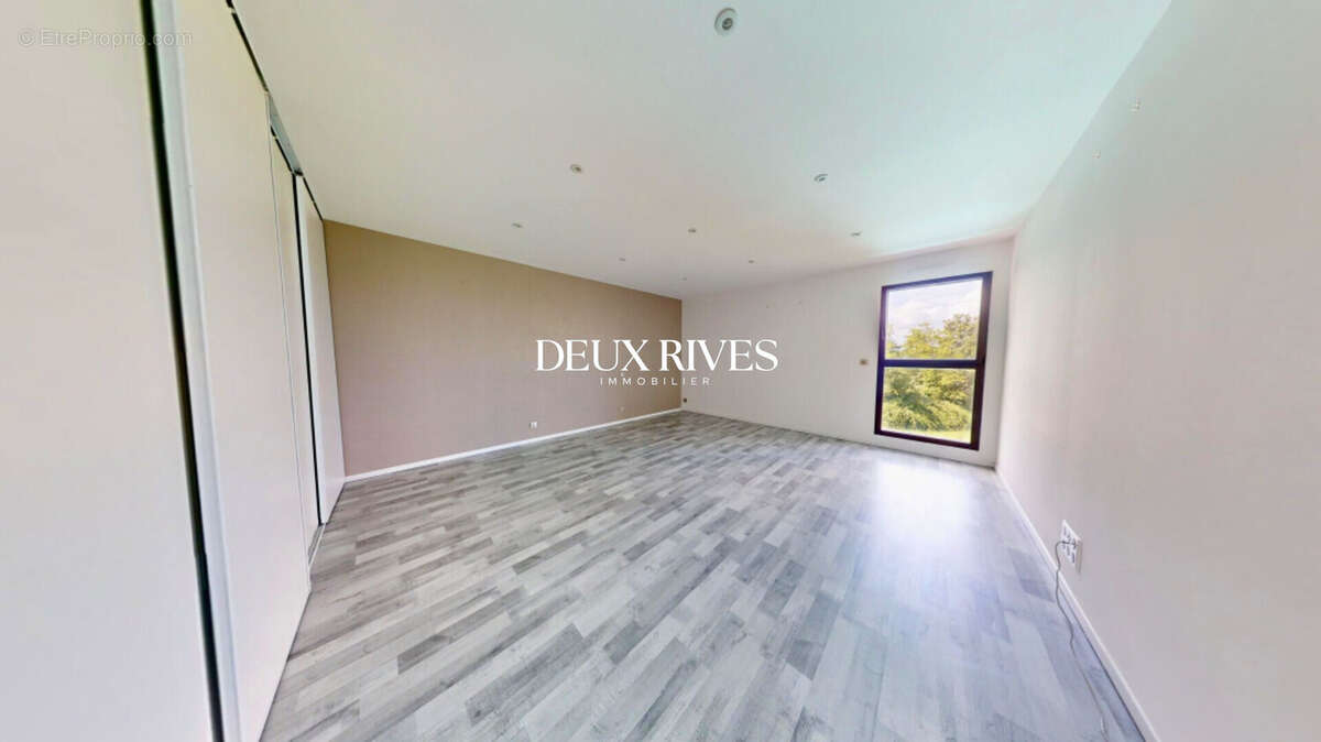 Maison 350 m² à La Chapelle-Sur-Erdre  - photo 9