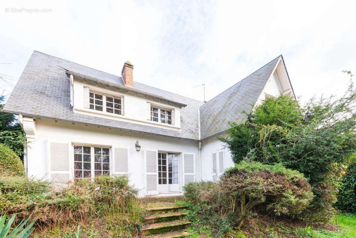 Maison à L'HAY-LES-ROSES