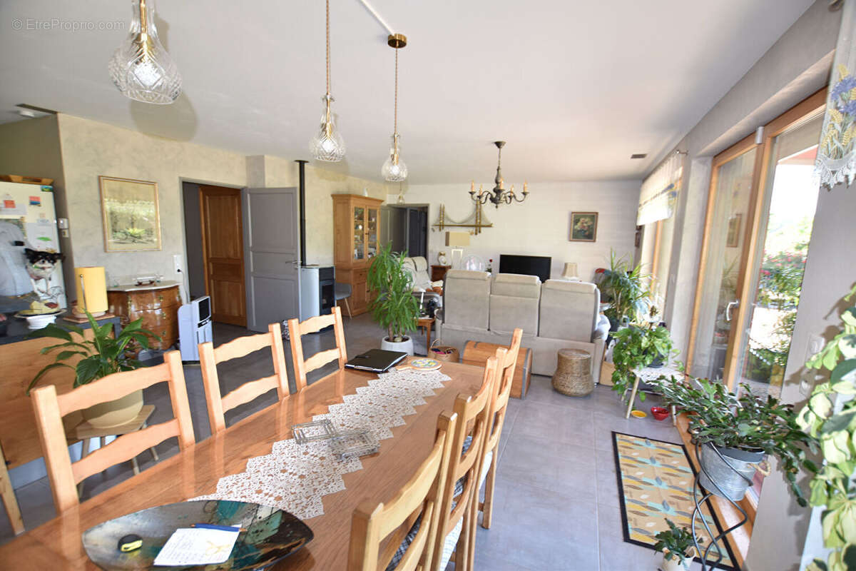 Maison à LA CHAPELLE