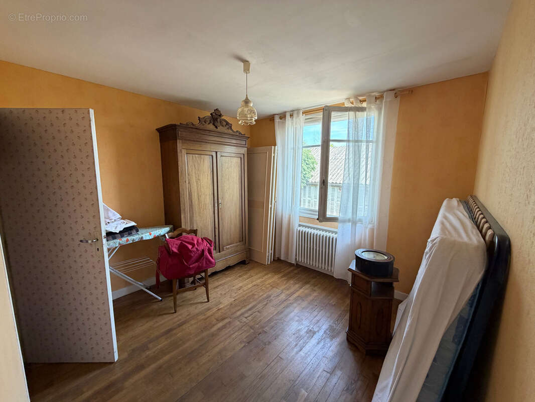 Maison 2 chambres + garage - dependance - terrain - photo 7