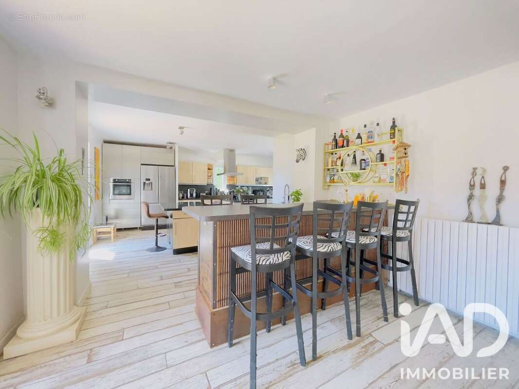 Maison 246 m² à Lesigny  - photo 8