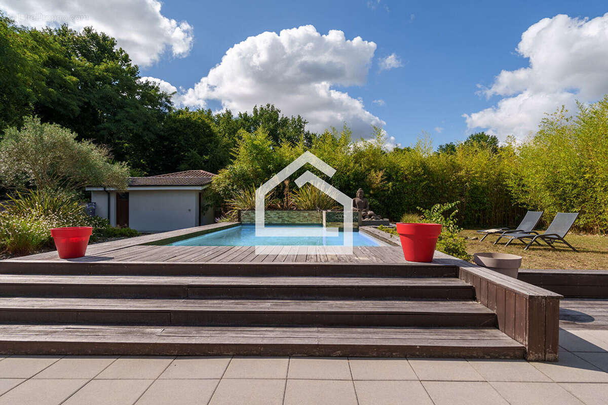 Maison à BLANQUEFORT