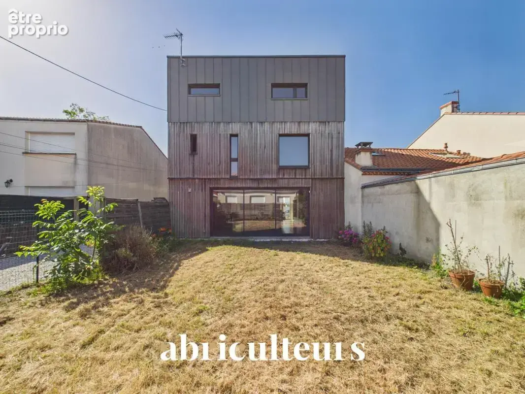 Grande maison d'architecte de 219M2 - DPE C - Jardin - 5 chambres - Mobilier sur-mesure - Un garage/buanderie - 2 parking - Rezé - photo 18