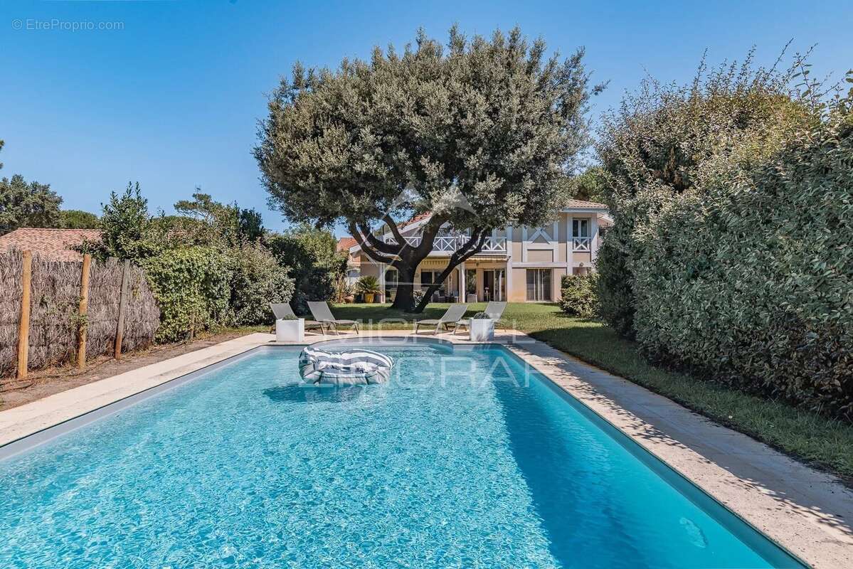 Élégante villa à quelques pas de la plage - photo 8