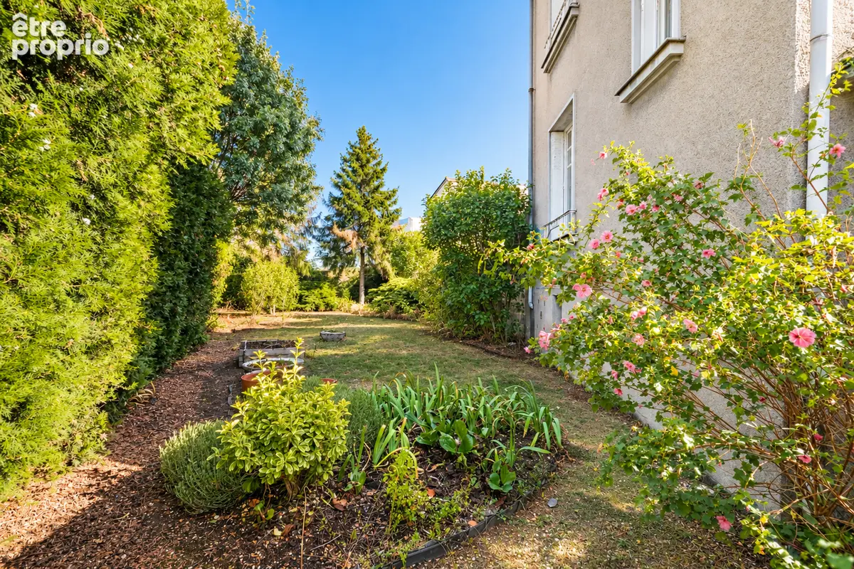 ANGERS  - Belle Maison Ancienne -  avec jardin, grand garage et dépendances - photo 2