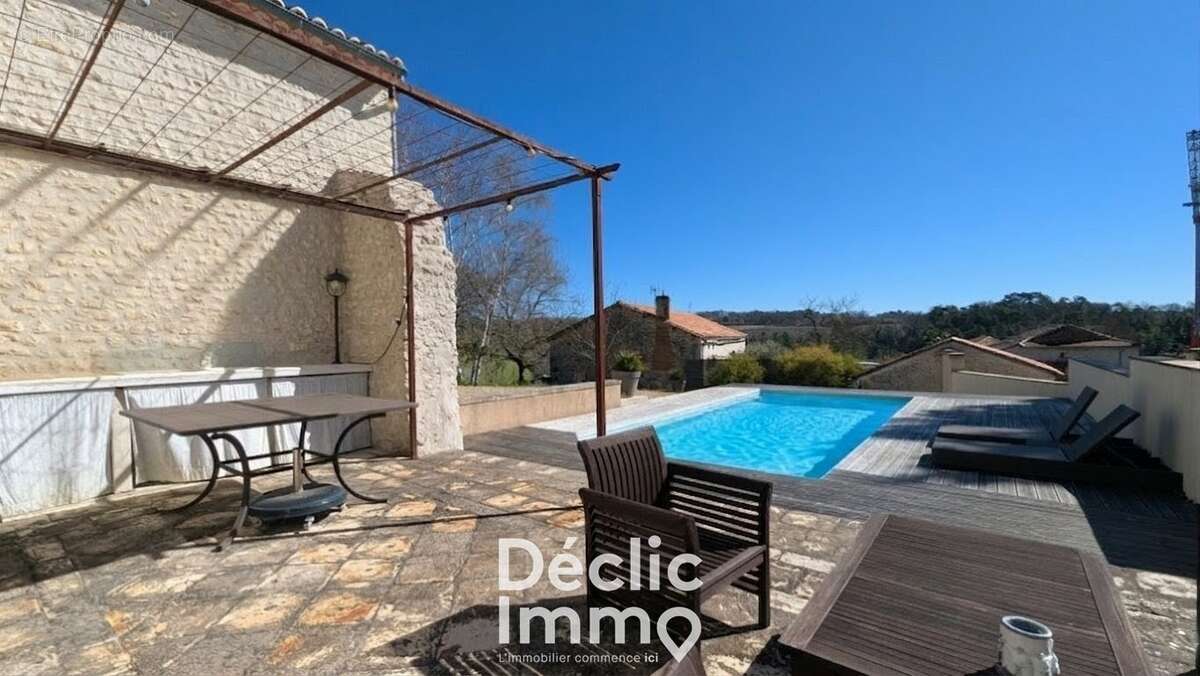 Maison à VILLEBOIS-LAVALETTE