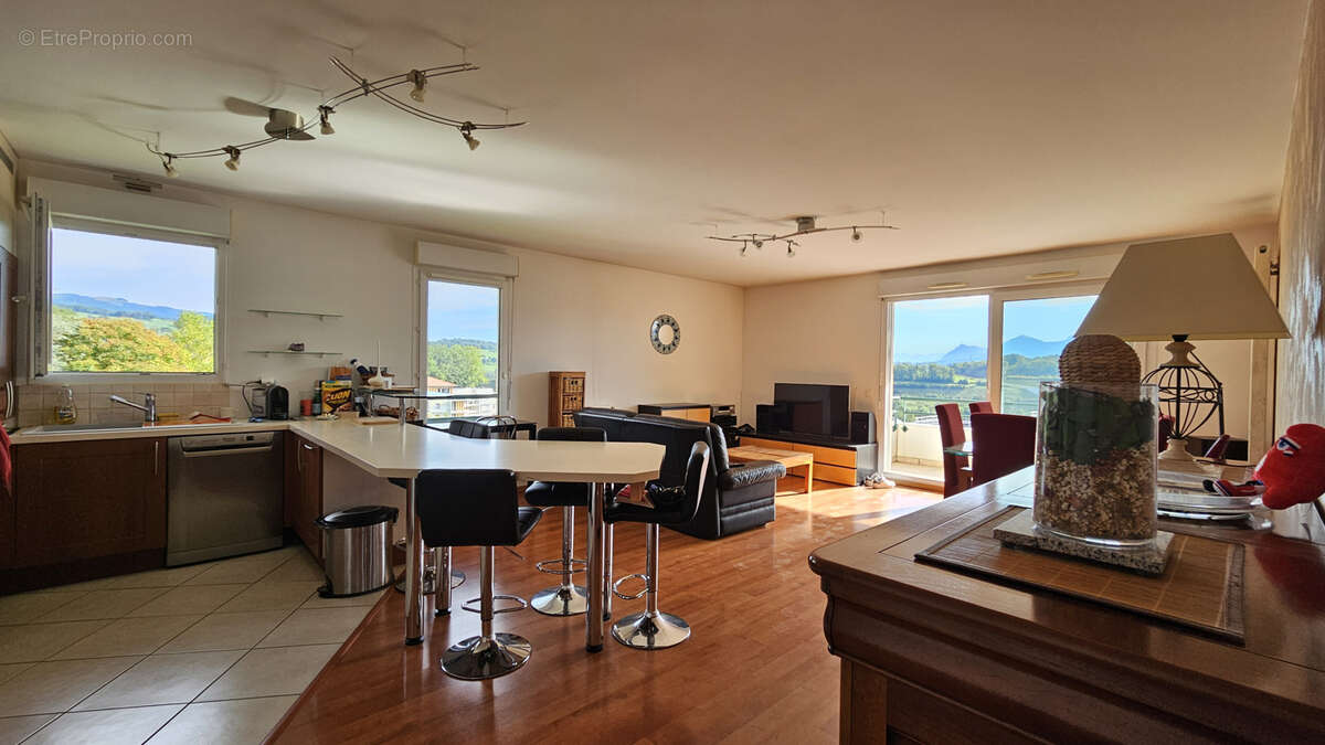 Appartement à ALLONZIER-LA-CAILLE