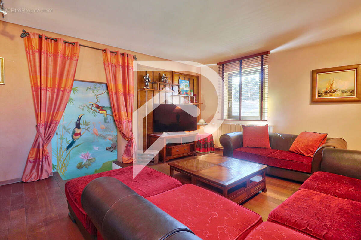 Maison à VINON-SUR-VERDON