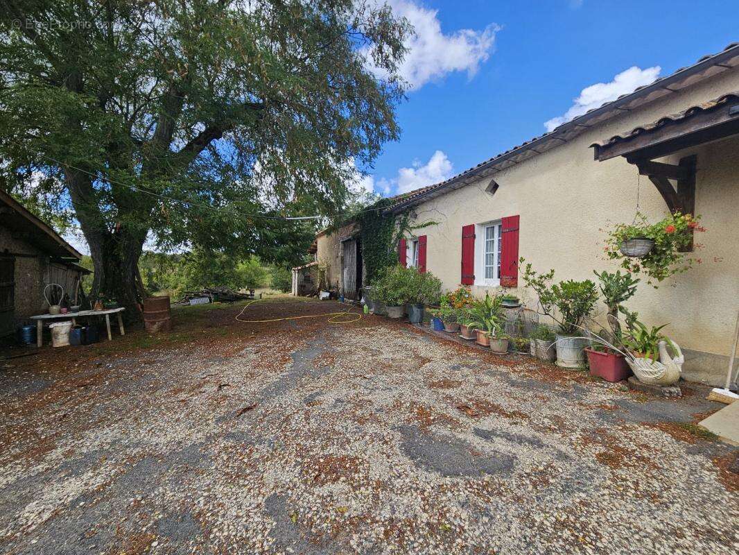 Maison à VERGT-DE-BIRON