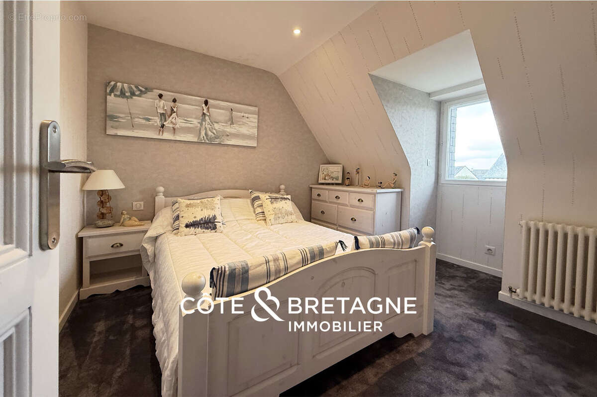 Maison familiale à vendre à Yffiniac   188 m2 avec piscine et sous-sol complet I REF 2025-135 - photo 13
