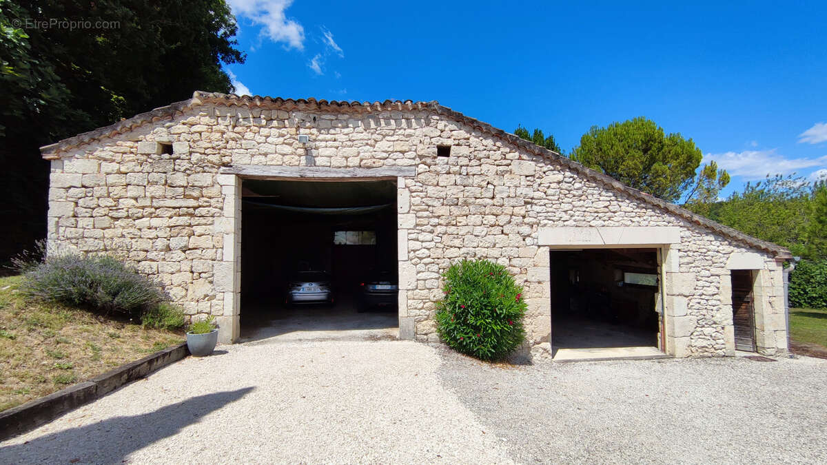 Maison à CASTELNAU-MONTRATIER