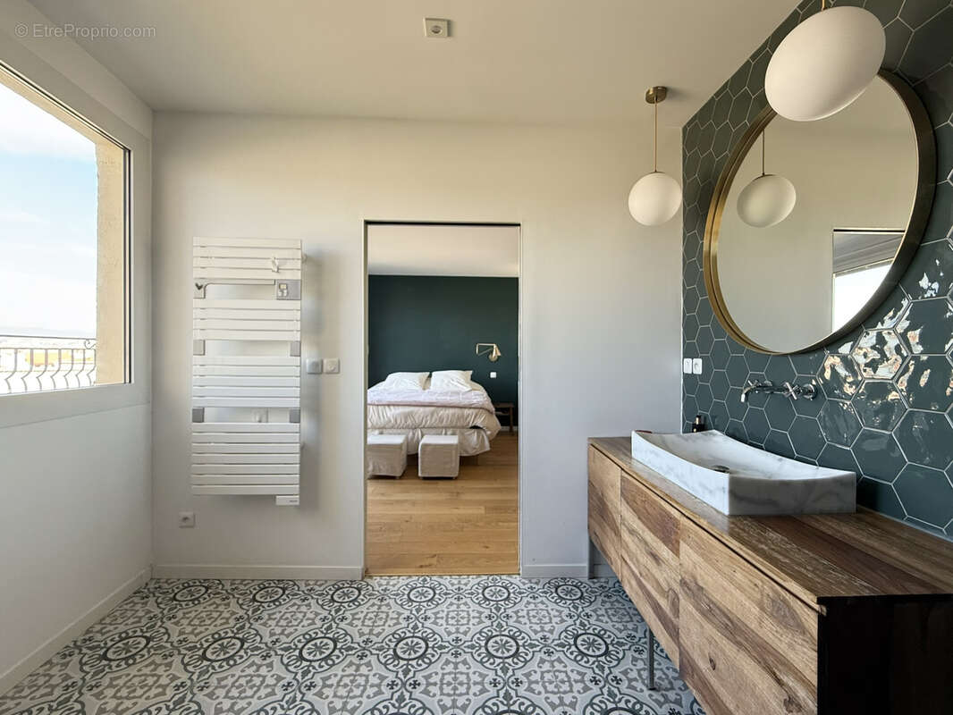 Appartement à MARSEILLE-6E