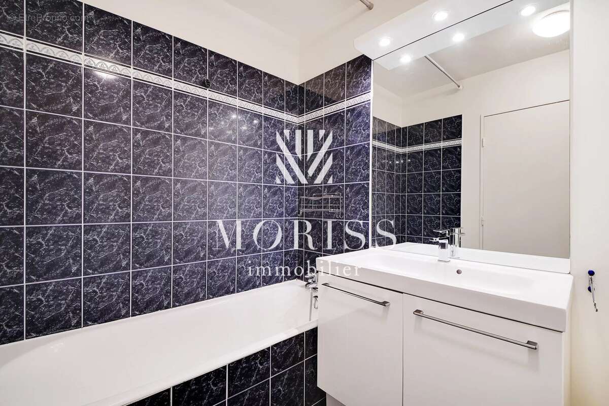 Appartement à COURBEVOIE