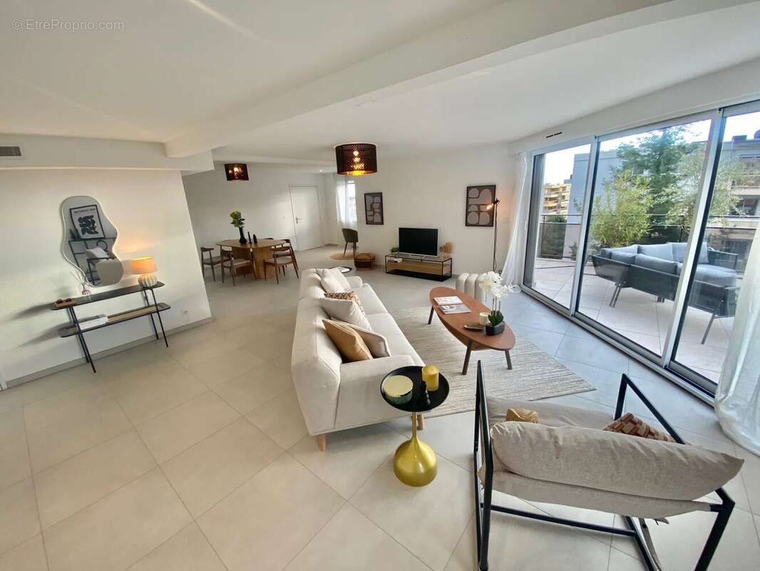 Appartement à SAINT-LAURENT-DU-VAR