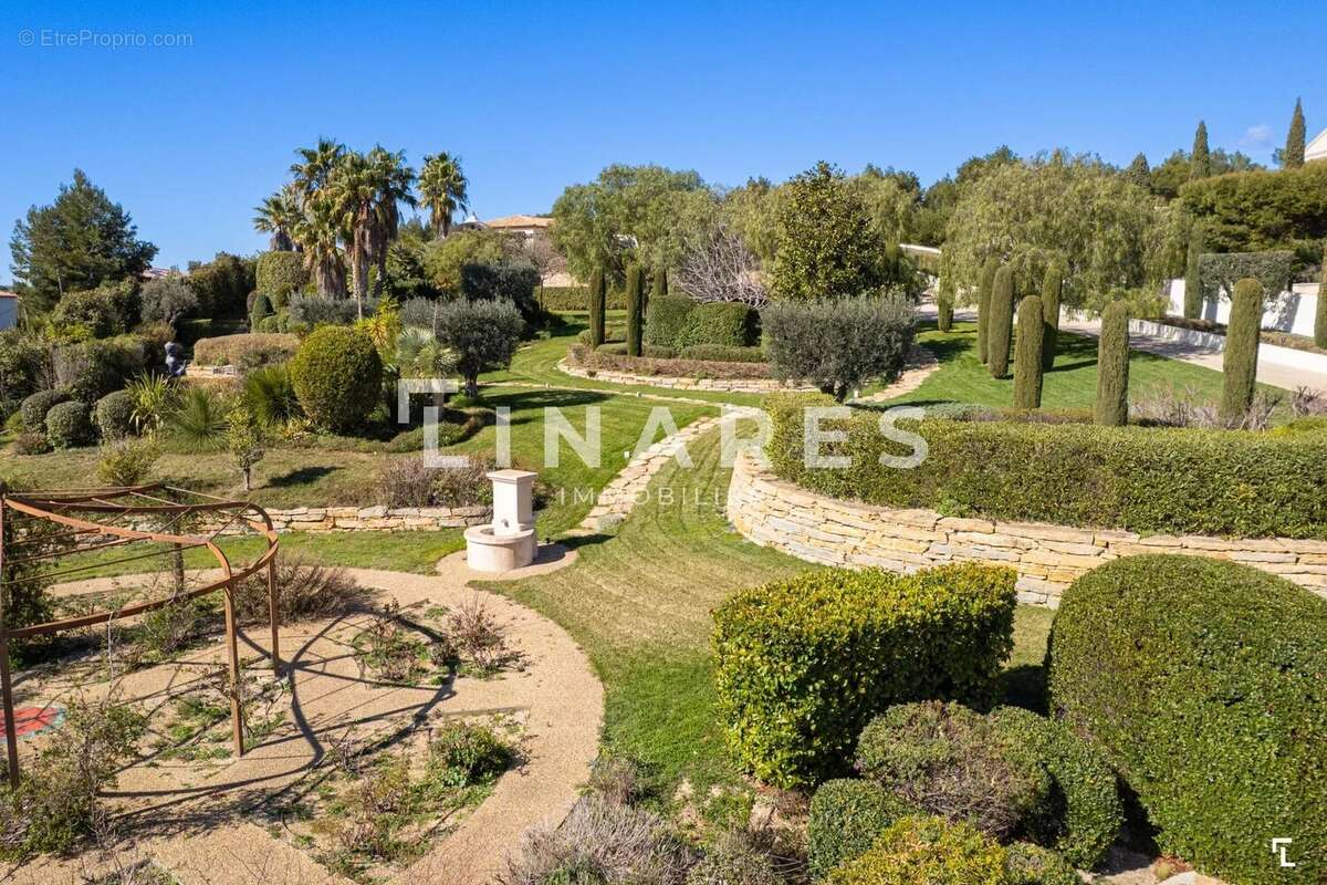 Maison à SAINT-CYR-SUR-MER