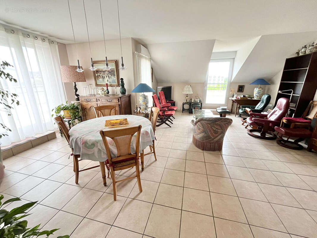 Appartement à SAINT-CYR-SUR-LOIRE
