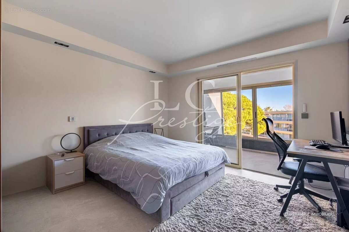 Appartement à MANDELIEU-LA-NAPOULE