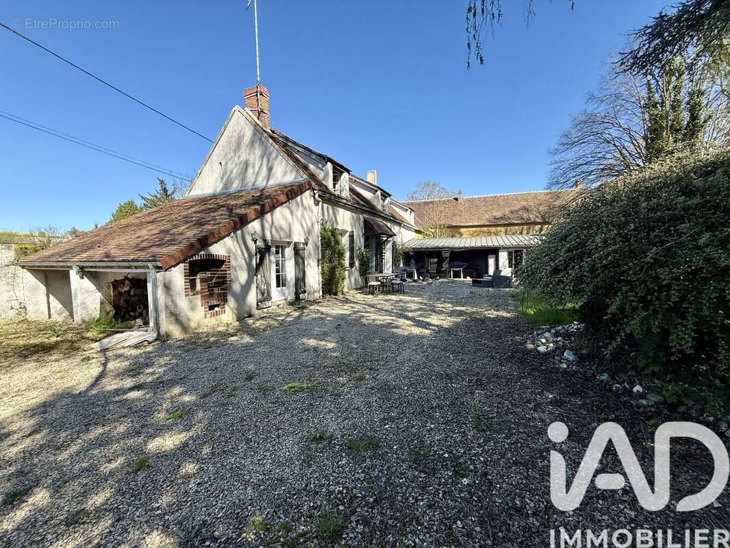 Maison 175 m² à Voisines  - photo 2
