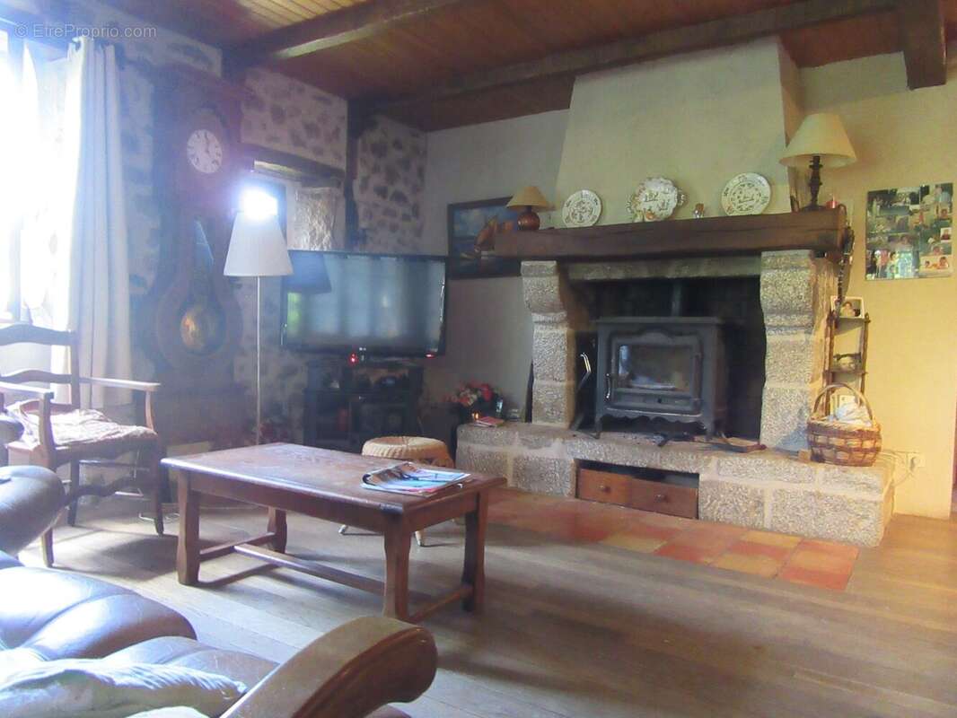Maison à CAMPUAC