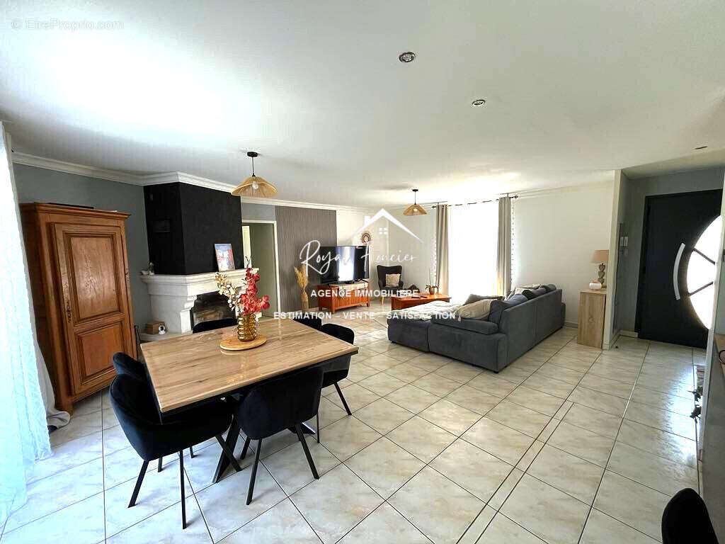 Séjour - Maison à CHATELLERAULT