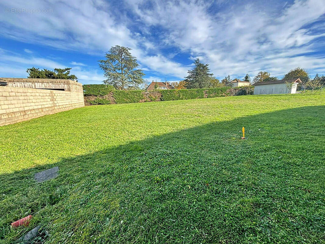 Terrain à COMMELLE-VERNAY