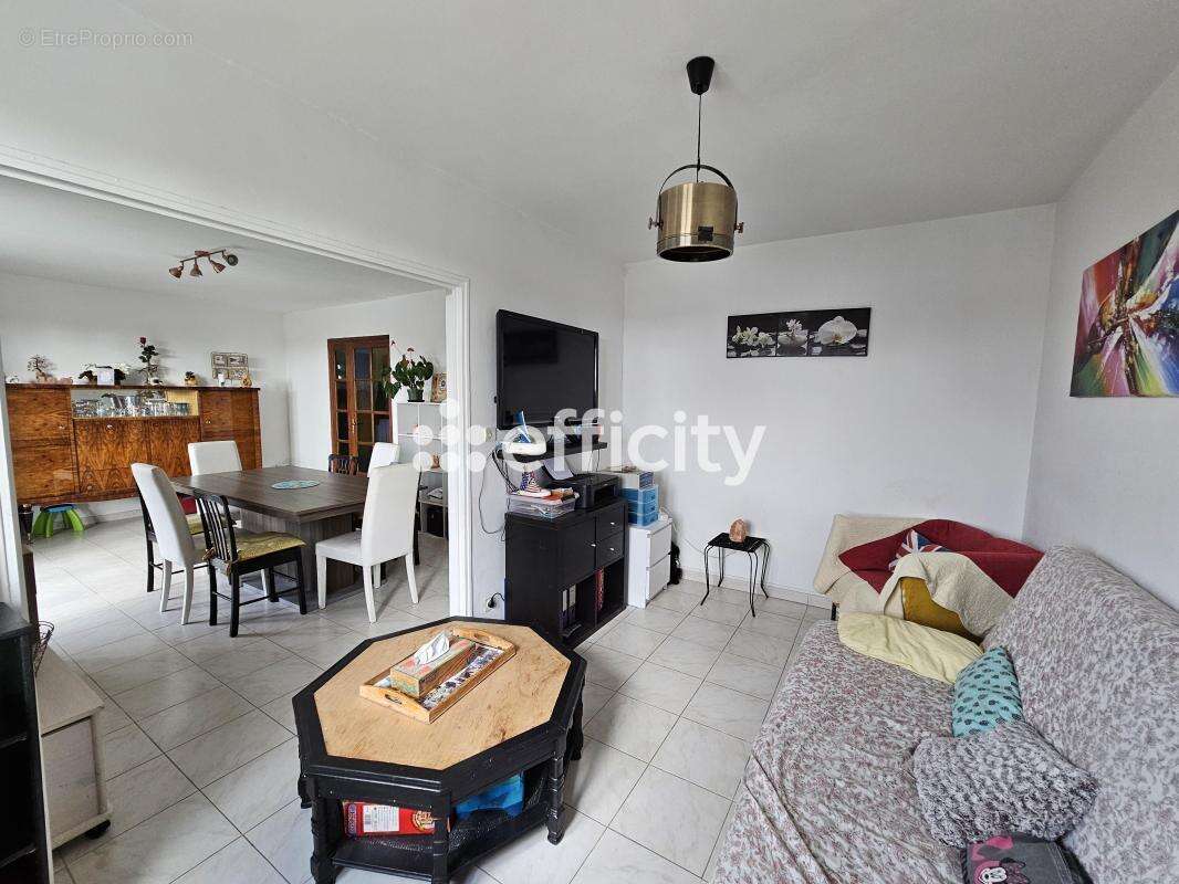 Appartement à VINON-SUR-VERDON