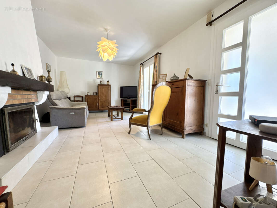 Maison de plain pied avec piscine. - photo 6