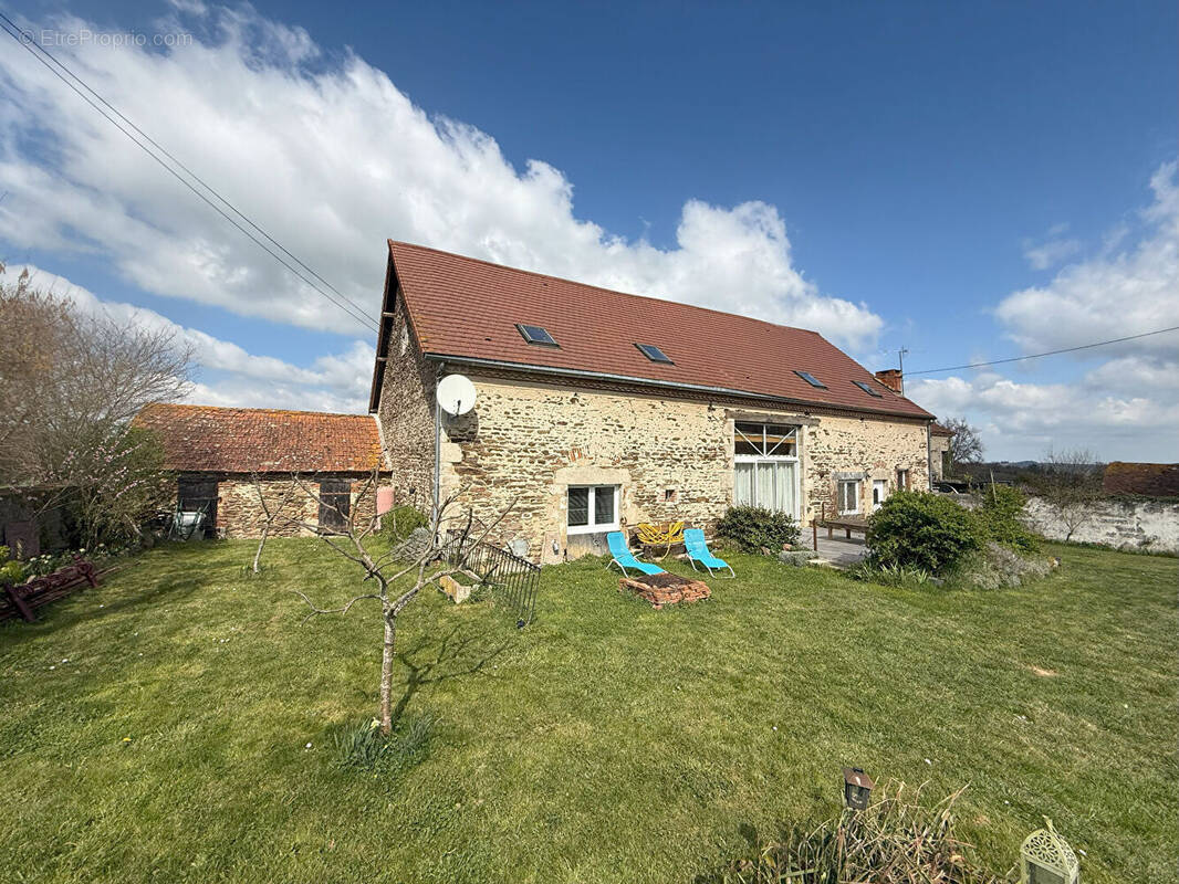 Maison à BELLENAVES