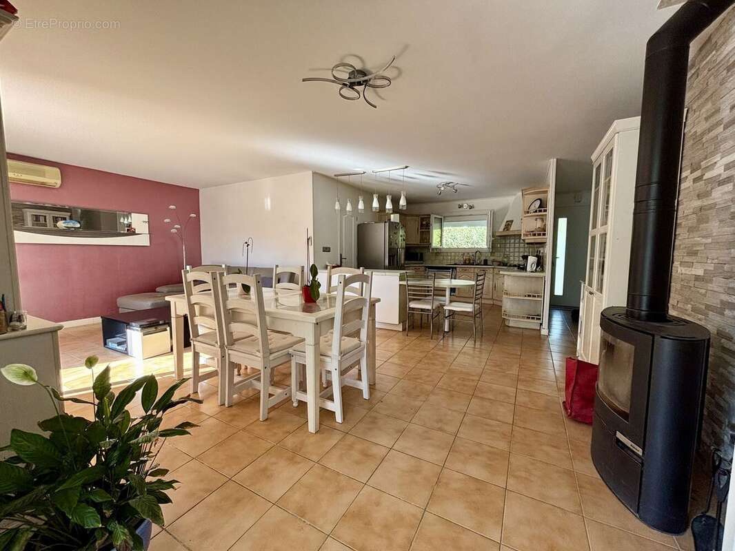 Maison à LA SALVETAT-SAINT-GILLES