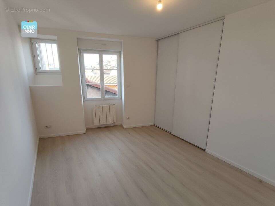 A MACON EN BOURGOGNE APPARTEMENT T4 DE 99.29 M² AVEC BALCON ET - Appartement à MACON