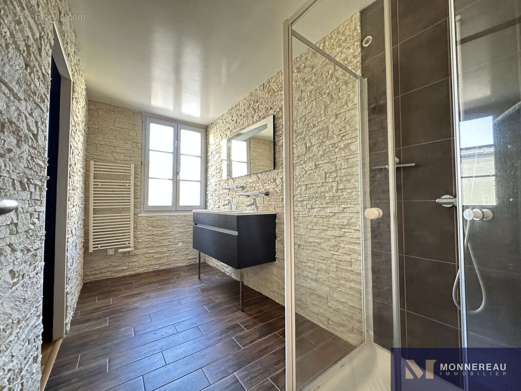 Appartement à BARBEZIEUX-SAINT-HILAIRE