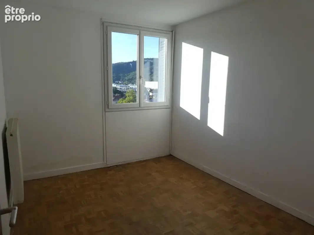 Appartement t4 - 76 m² - dernier étage, vue panoramique et potentiel à exploiter - photo 8