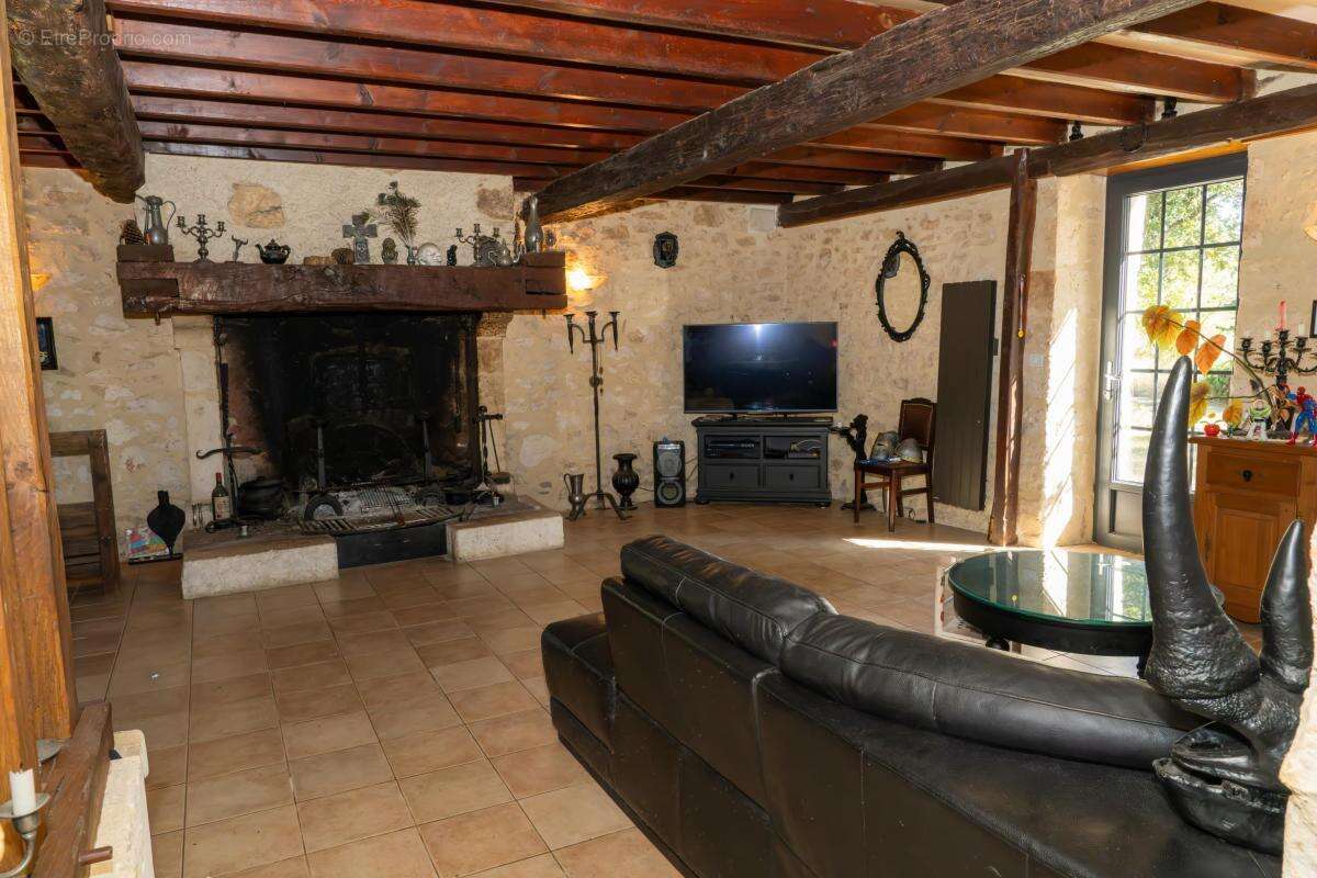 Maison 137 m² à Lussas-Et-Nontronneau  - photo 20