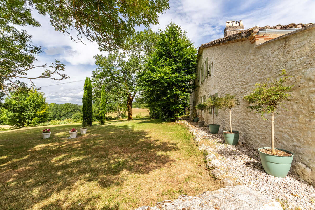 Maison à MONTAIGU-DE-QUERCY