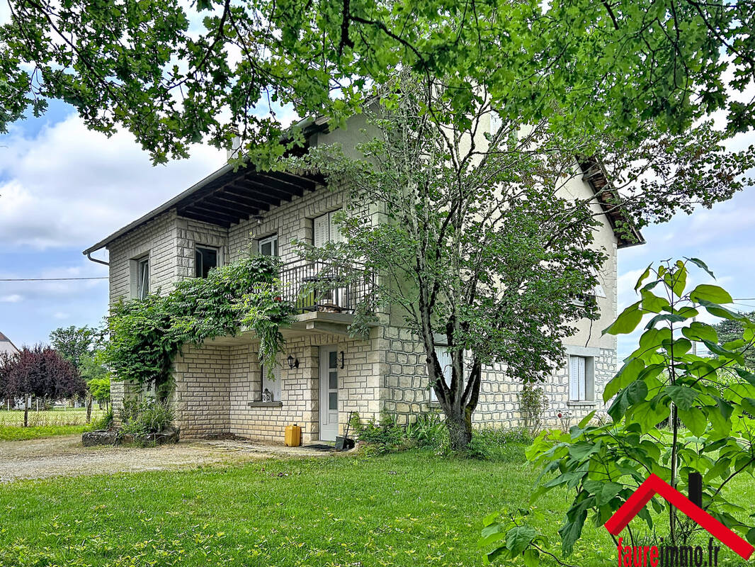 Maison à SAINT-PANTALEON-DE-LARCHE