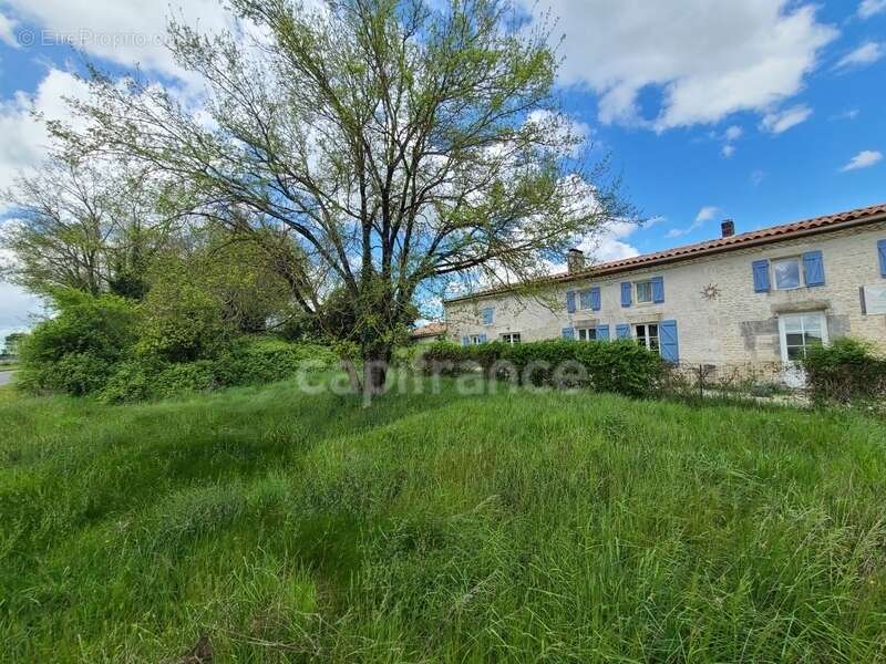 Maison charentaise LA BROUSSE proche Matha (17) - photo 2