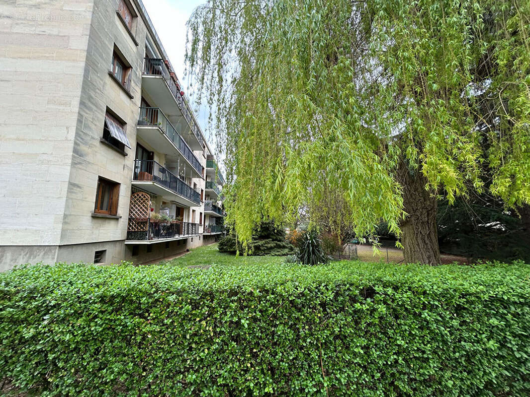 Appartement à L'HAY-LES-ROSES