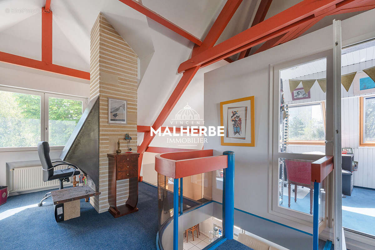 Sur les hauteurs : tres belle maison independante et familiale - photo 9