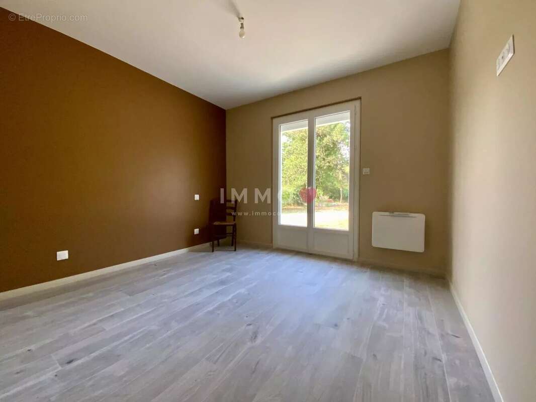 Maison de plain-pied rénovée – 3 chambres – Commerces et écoles à pied - photo 24