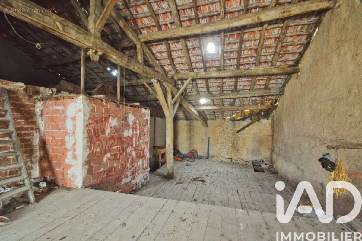 Maison 170 m² à Vannes-Le-Chatel  - photo 6