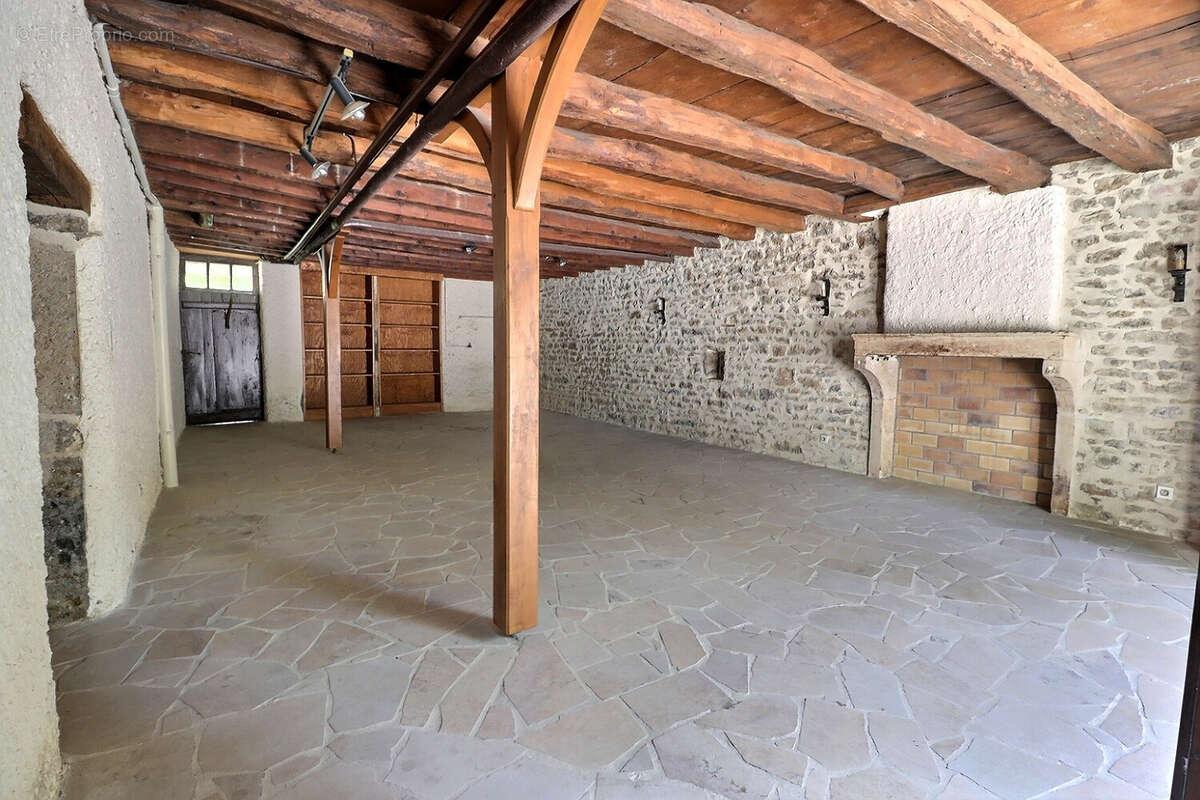 Maison à PARIS-L&#039;HOPITAL