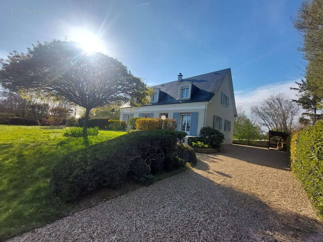 Maison 203 m² à Sainte-Maure-De-Touraine  - photo 2