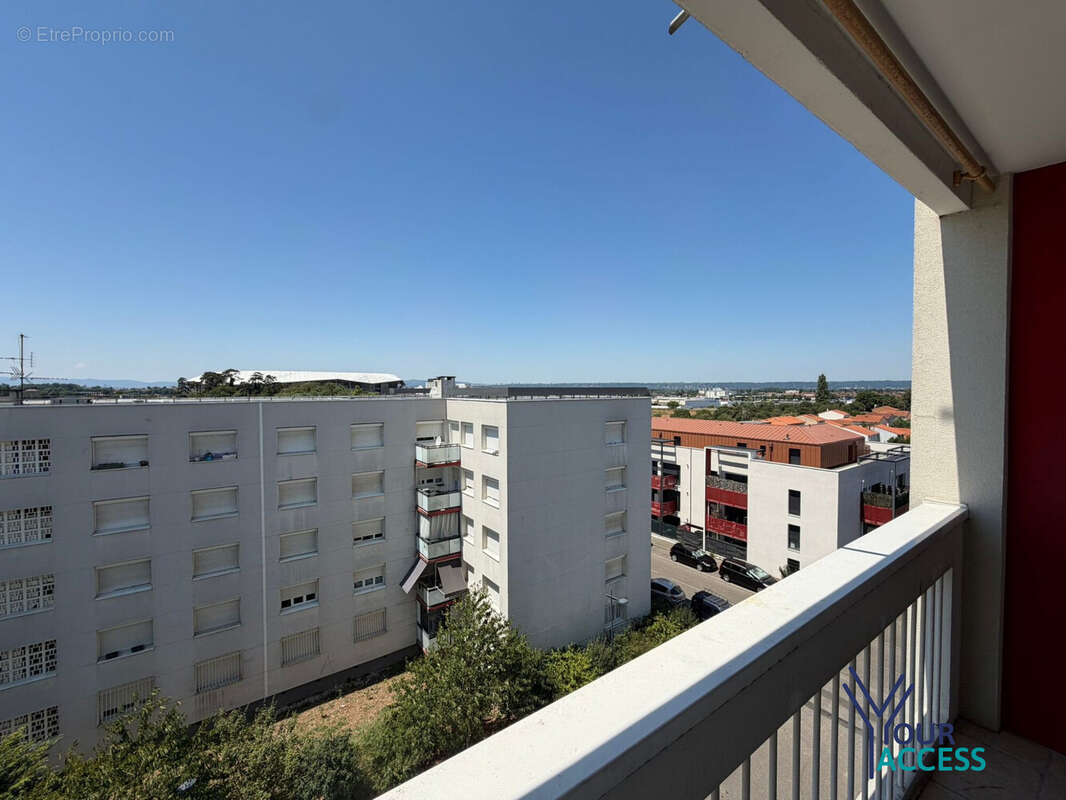 Appartement à MEYZIEU