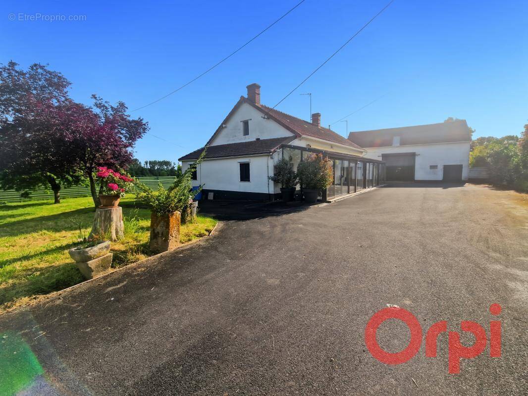 Maison à LURCY-LEVIS
